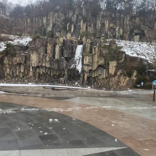 얼음성벽 애니 방영 정보와 원작 줄거리 정리 2 애니 예고편 화면 캡처