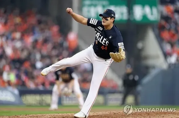 투구 폼과 릴리스 포인트가 흔들리는 장면