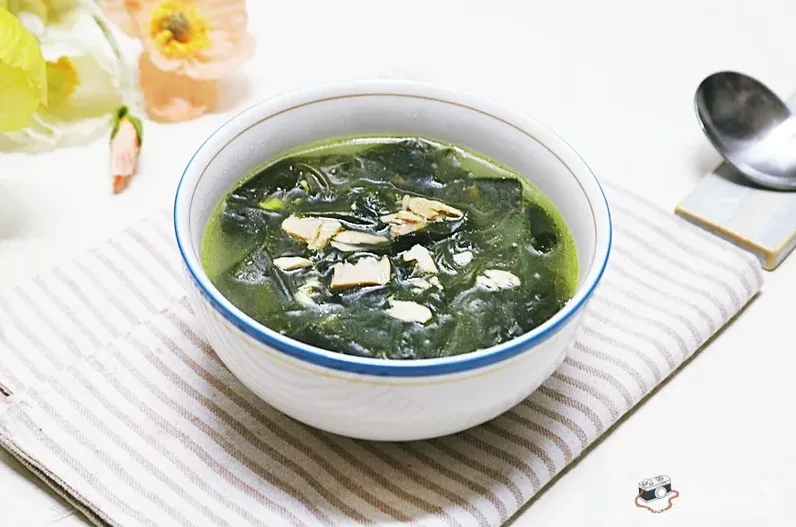 소고기가 들어간 미역국 한 그릇 예시