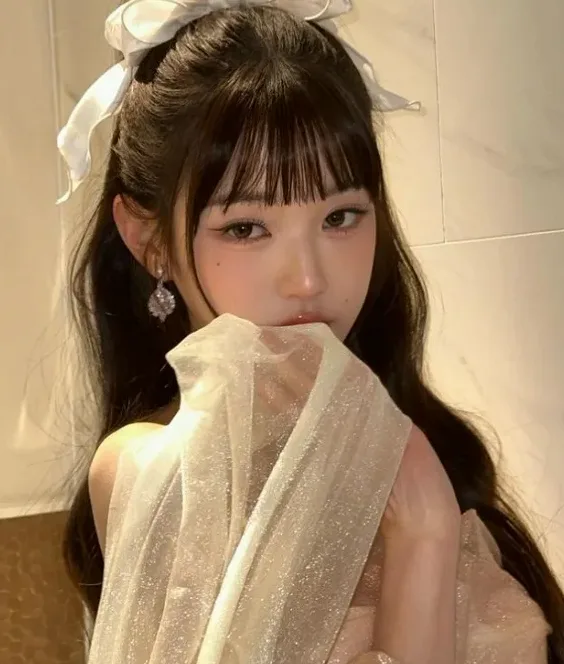 베이지 네일 클로즈업 포인트