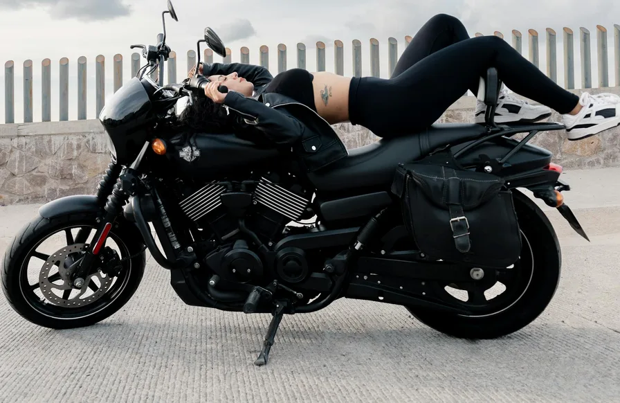 수지 윤아 고윤정 스타일로 배우는 블랙백 코디