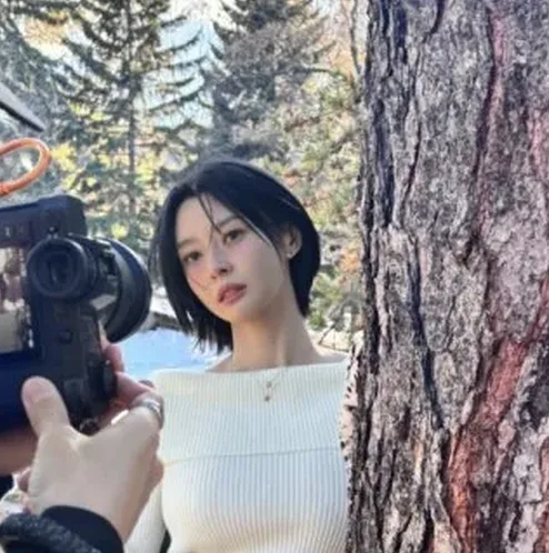블랙 계열 여행룩 스타일링