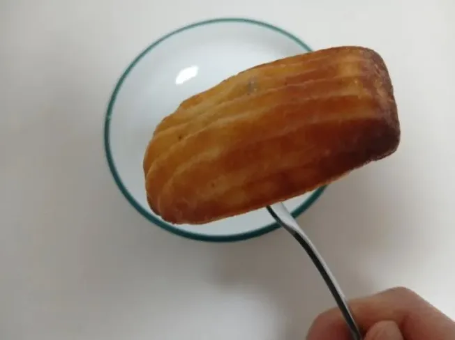 버터떡이 진열된 베이커리 매장 분위기