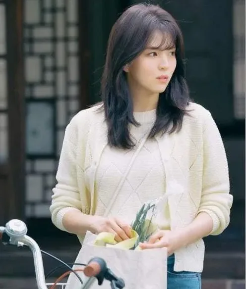 중단발 끝부분 씨컬 스타일