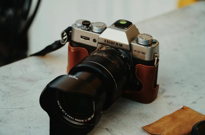 카메라 액세서리와 파우치 정리 모습