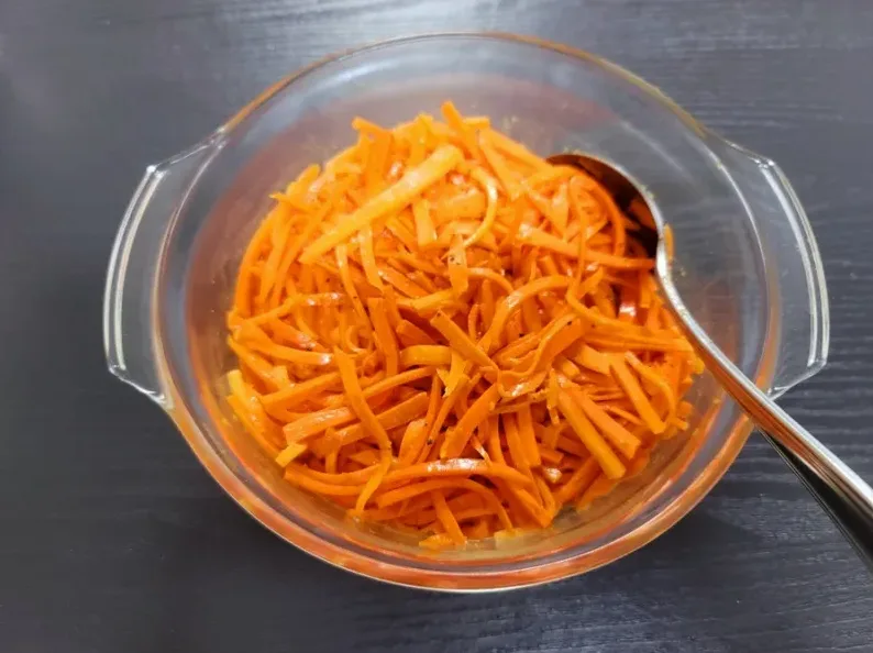 샌드위치 속재료로 넣은 당근라페