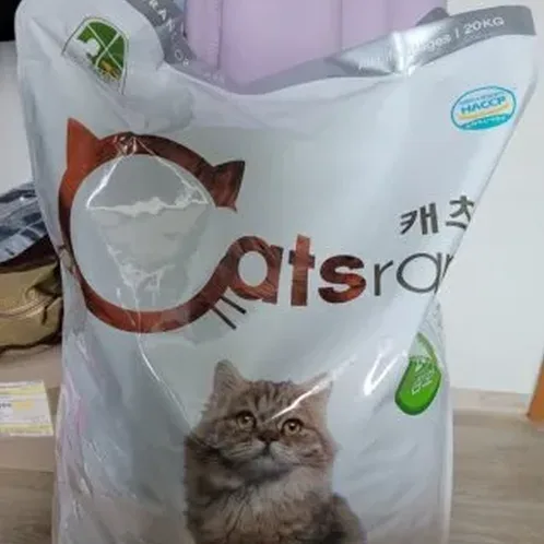 캣츠랑20KG 최저가와 대용량 사료 선택 팁 정리 3 밀폐용기에 담은 반려동물 사료