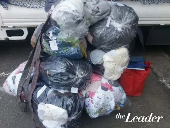 헌옷 무게를 재는 모습