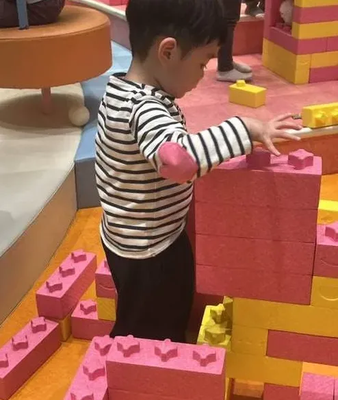 캐릭터 굿즈 진열 모습