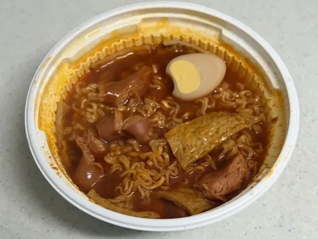 편의점 한 끼 식사 분위기