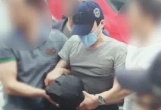 재판 기록과 판결 흐름을 떠올리게 하는 자료 이미지