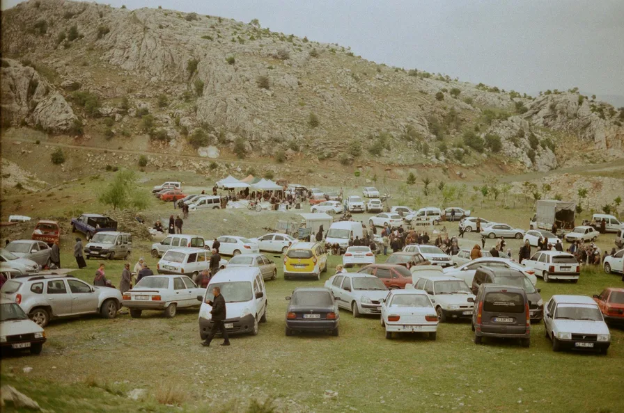 아침 일찍 들어가는 축제 주차 풍경