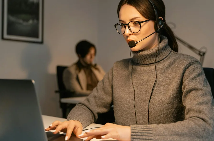 고객 지원 콜센터 이미지