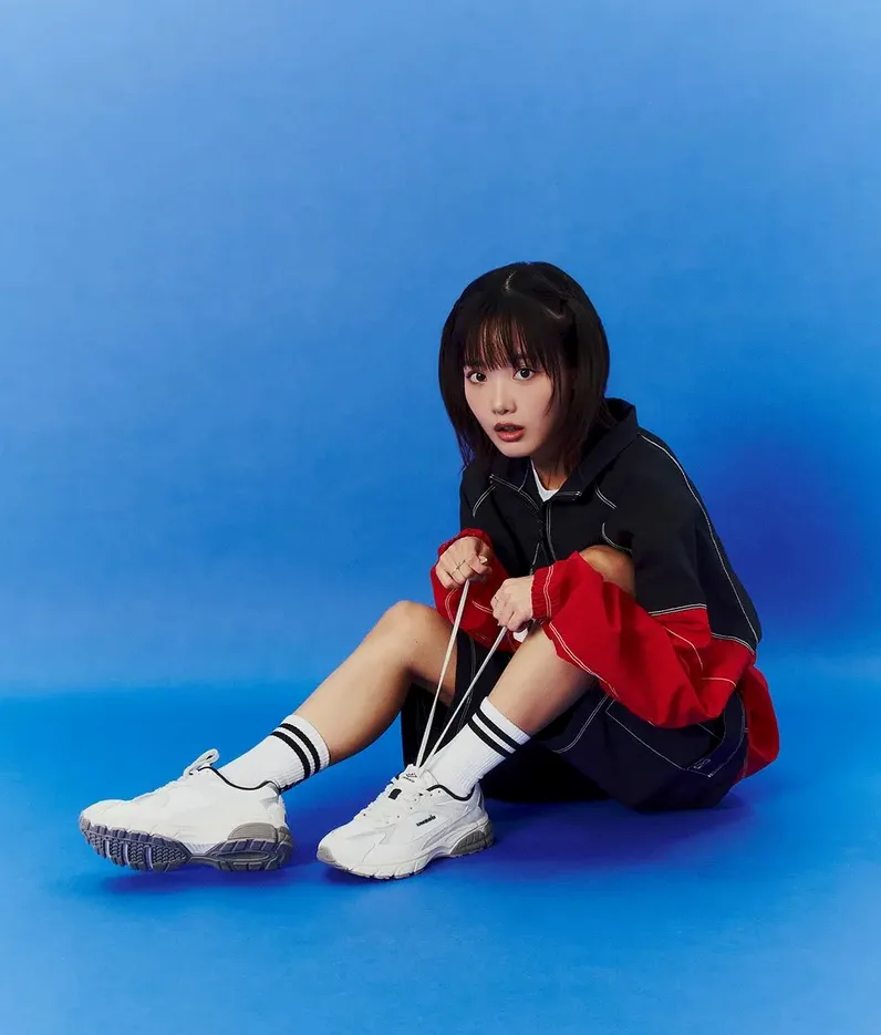 서로 손을 잡은 감성 사진