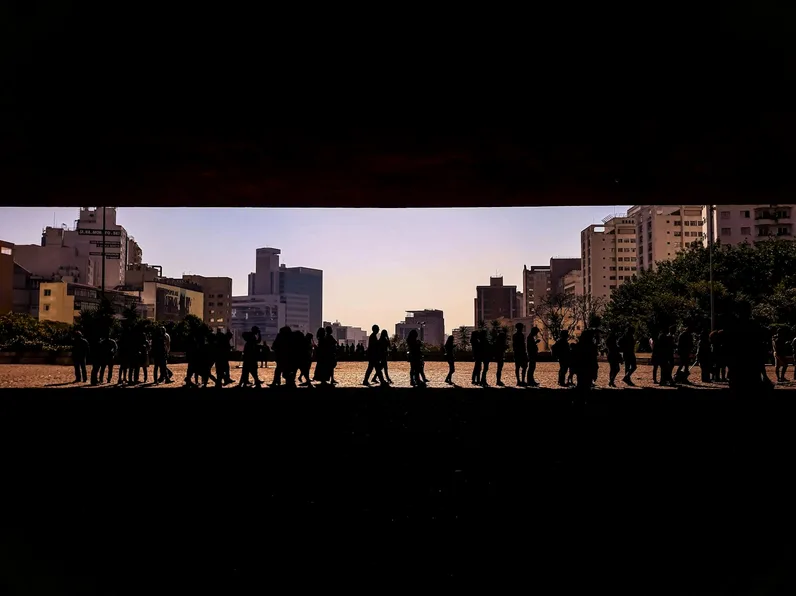 전시회 입장 대기 줄과 사전등록 동선