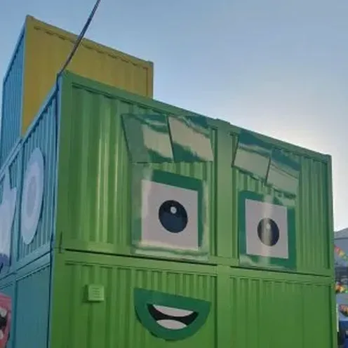 아이와 함께한 가족 방문 장면