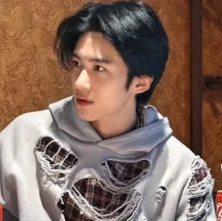 신비한 힘이 깃든 소품 장면