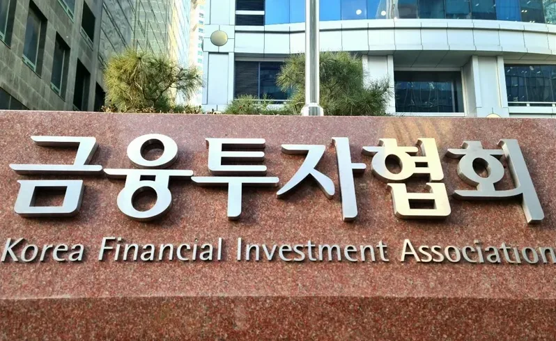 금융권 채용 준비 책상