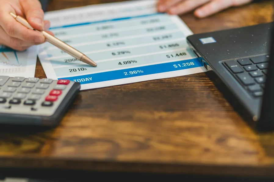 재무 계획 책상 이미지