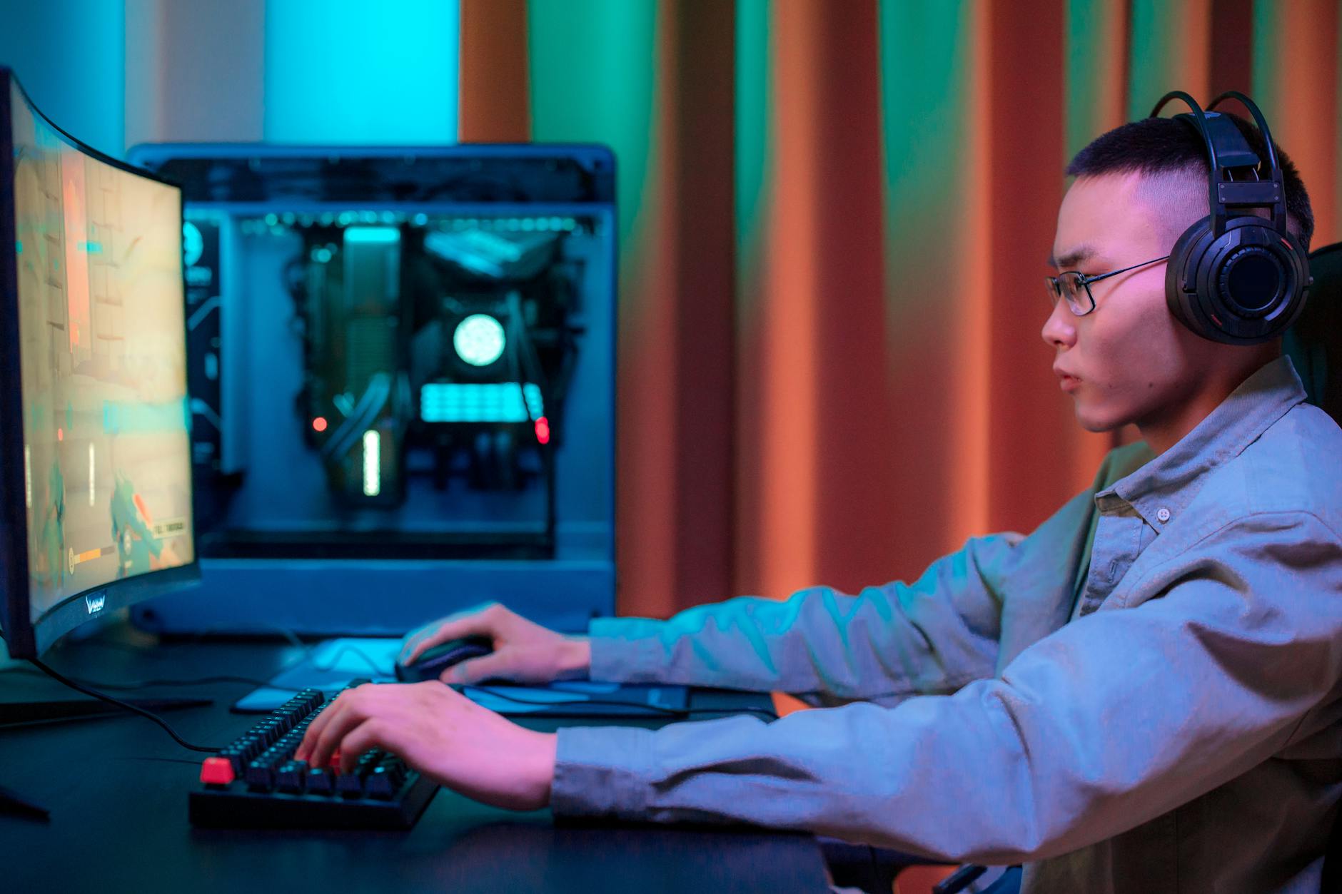 비디오 게임 하는 게이머