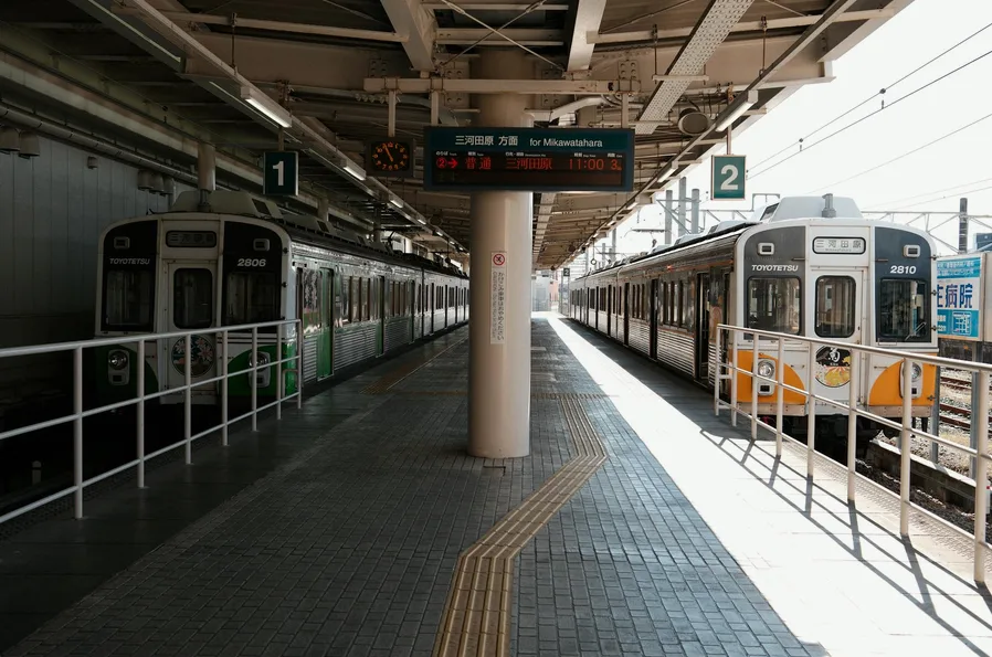 정원형 모노레일 승강장과 벚꽃