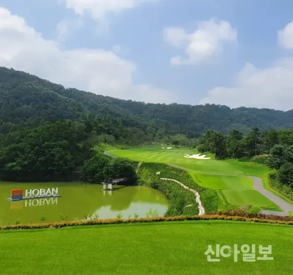 골프장 진입로와 입구 안내판