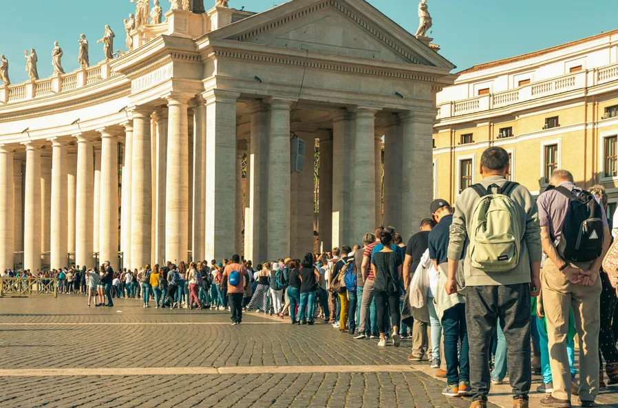 정부 지원 대기 줄 풍경