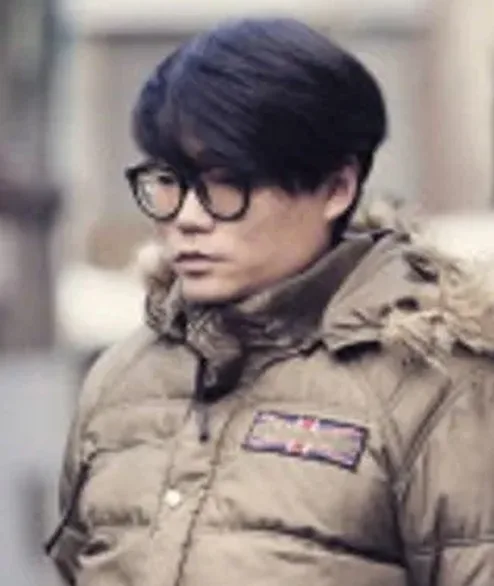 유족의 슬픔과 추모 분위기를 상징하는 장면