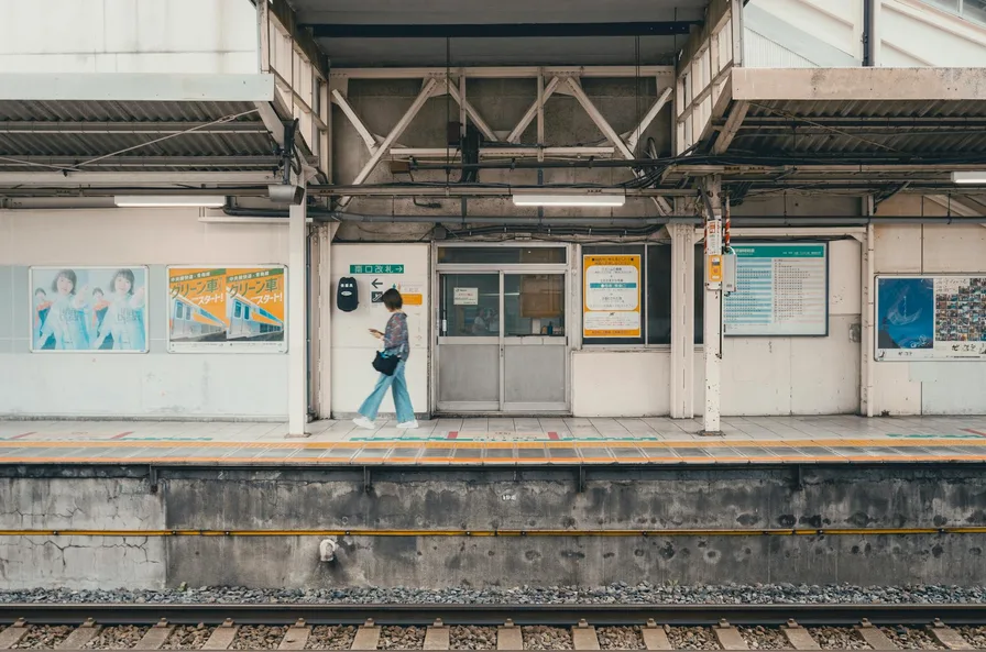 후쿠오카 쇼핑 추천 루트와 쇼핑리스트 2 하카타역 내부 플랫폼과 상점