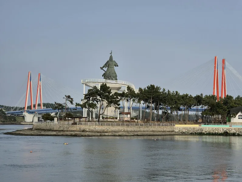 인천 자유공원 벚꽃 산책길 전경