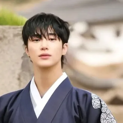 아이유 드라마 스틸컷 분위기