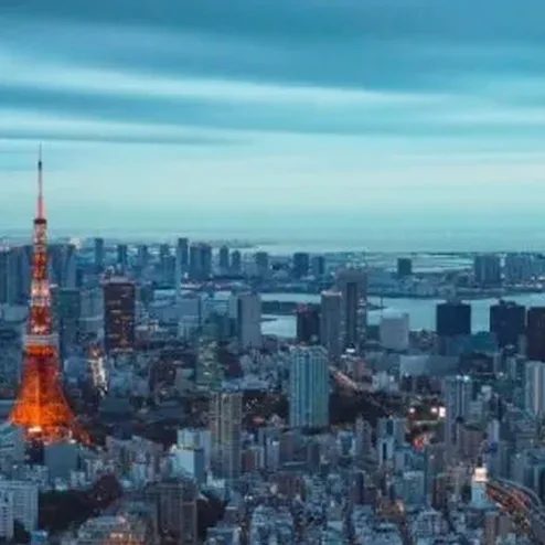 일본 아침 일찍 한산한 거리