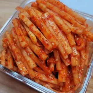 무생채 만드는법 아삭하게 실패 없는 황금레시피 2 무채 써는 준비 장면