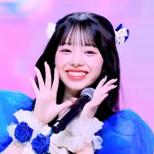 노래방에서 일본 팝을 부르는 장면