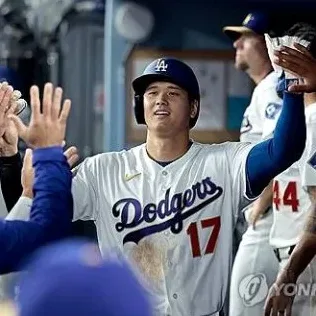 내야 수비 동작과 빠른 송구 장면