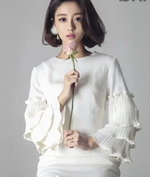 한국 배우 조명 포스터 느낌