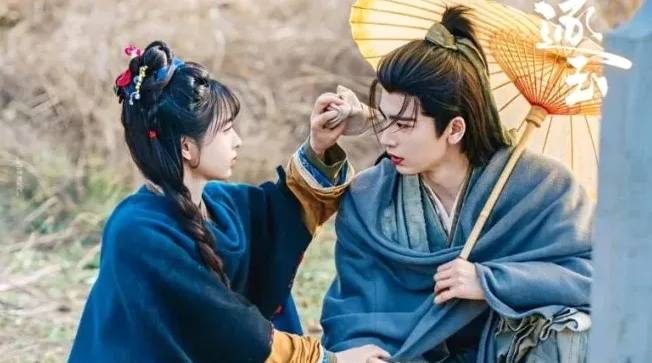 사극 로맨스 포스터 느낌