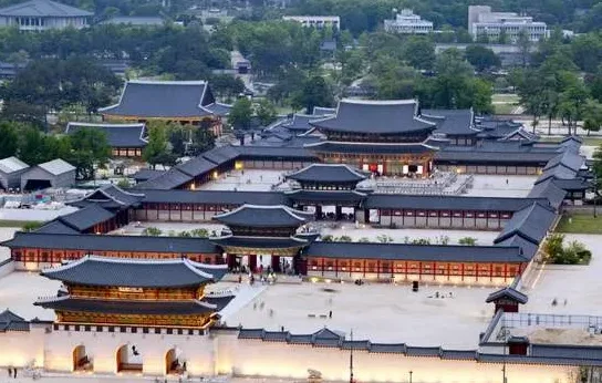 한국사 교실 칠판에 정리된 왕 순서 이미지