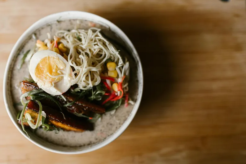 라면 맛 비교용 식탁