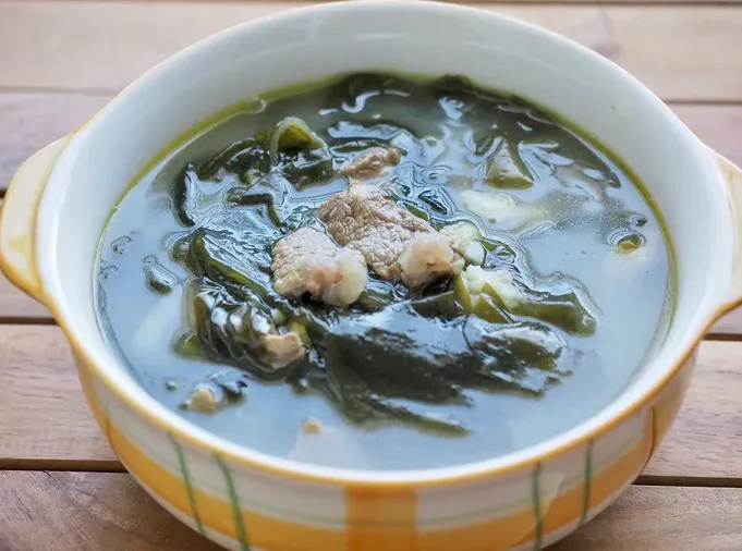 청국장찌개 재료를 차례대로 준비한 모습