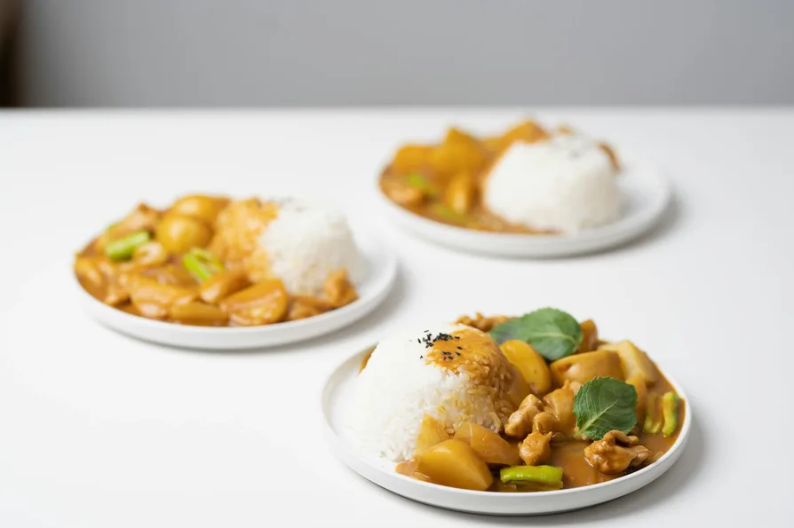 부대찌개와 공깃밥 조합