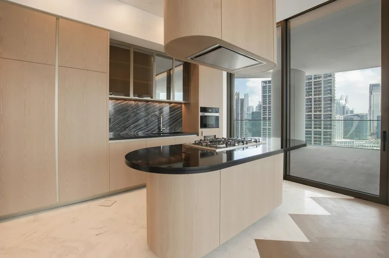 넓은 고급 거실 인테리어