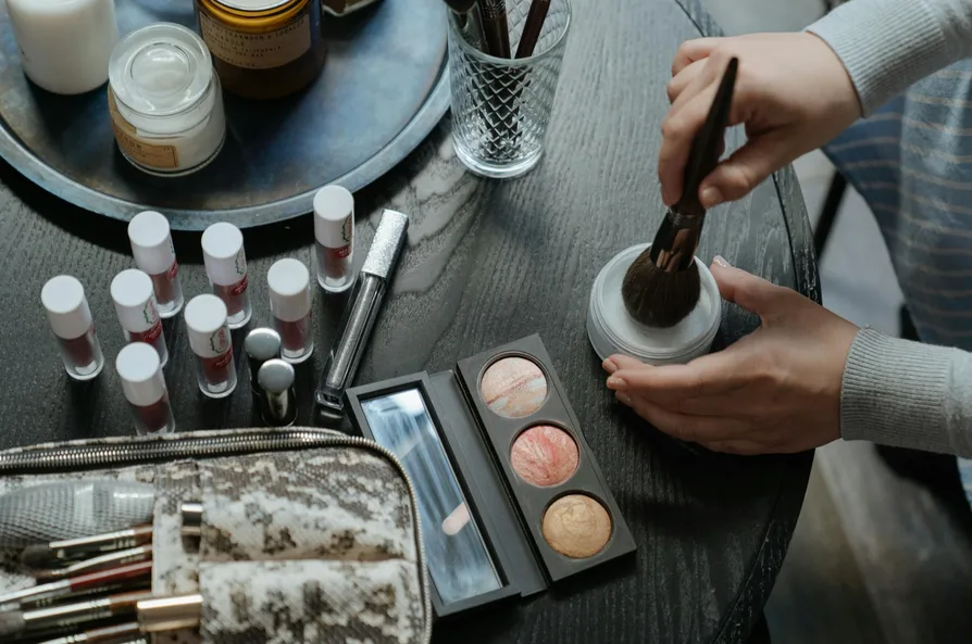 팔에 바른 메이크업 샘플