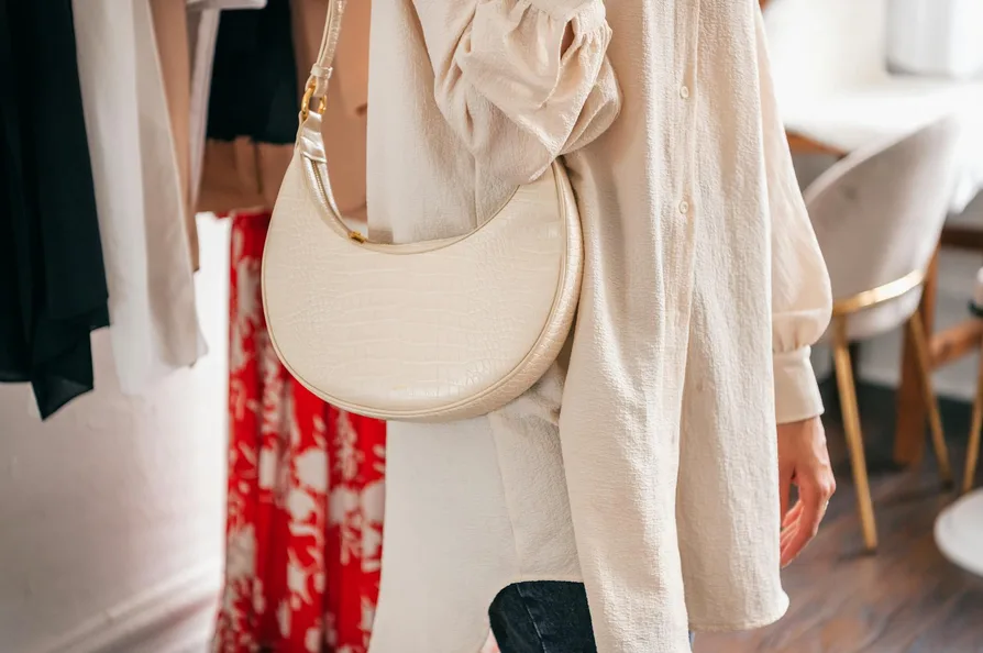 미니멀 의상 가방 스타일링