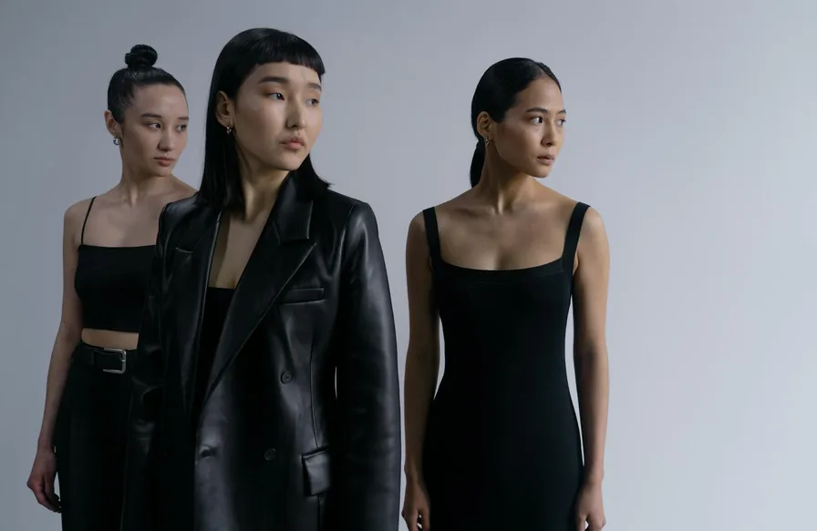 여성 모노크롬 코디 사례