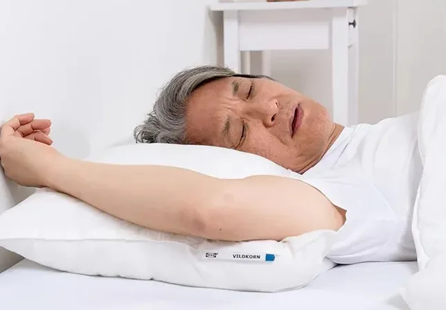 코로 숨 쉬는 수면 자세