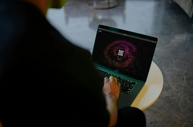 네이버 앱으로 큐알코드 스캔하는 화면