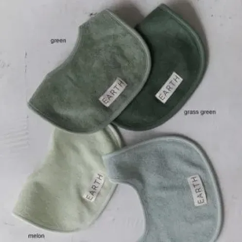 아기 턱받이 뉴트럴 색상 비교 예시