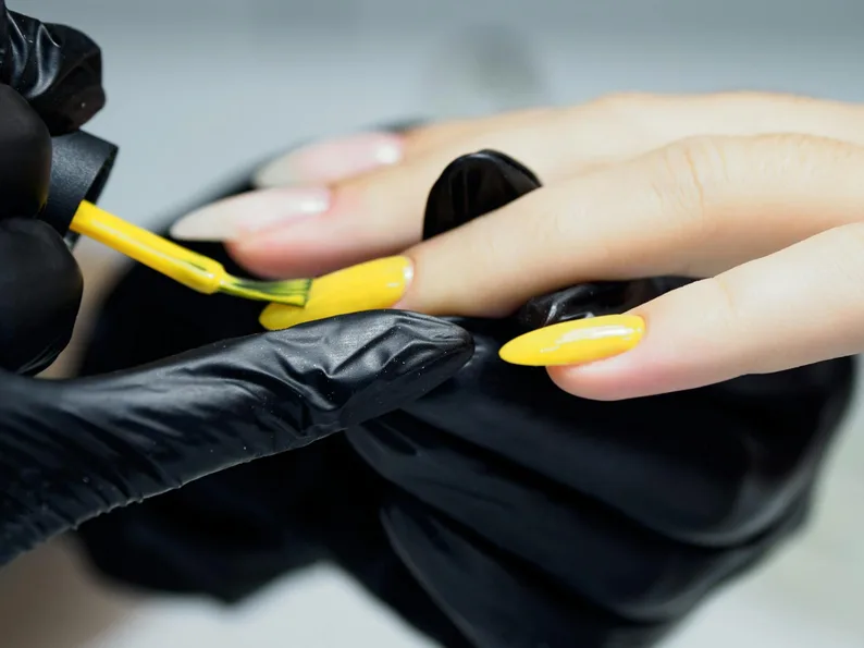 누디 네일 시술 테이블 분위기