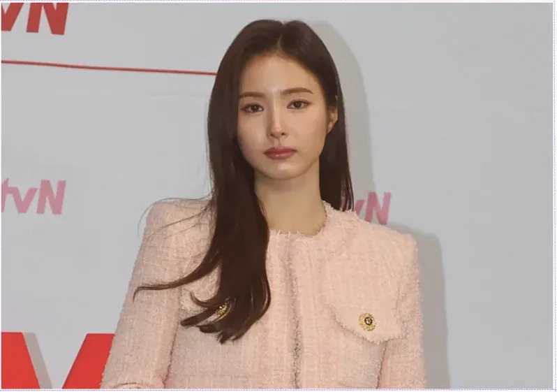정적이 흐르는 마지막 공간 이미지